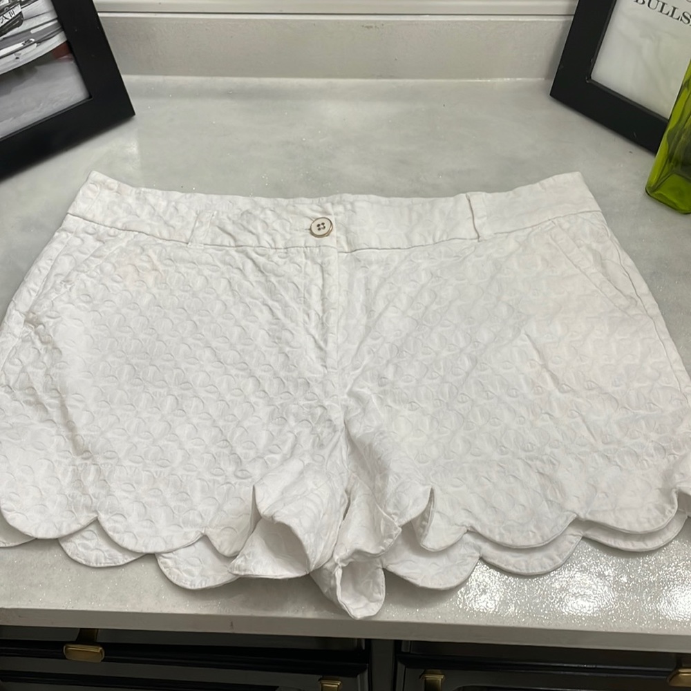 White scalloped edge shorts